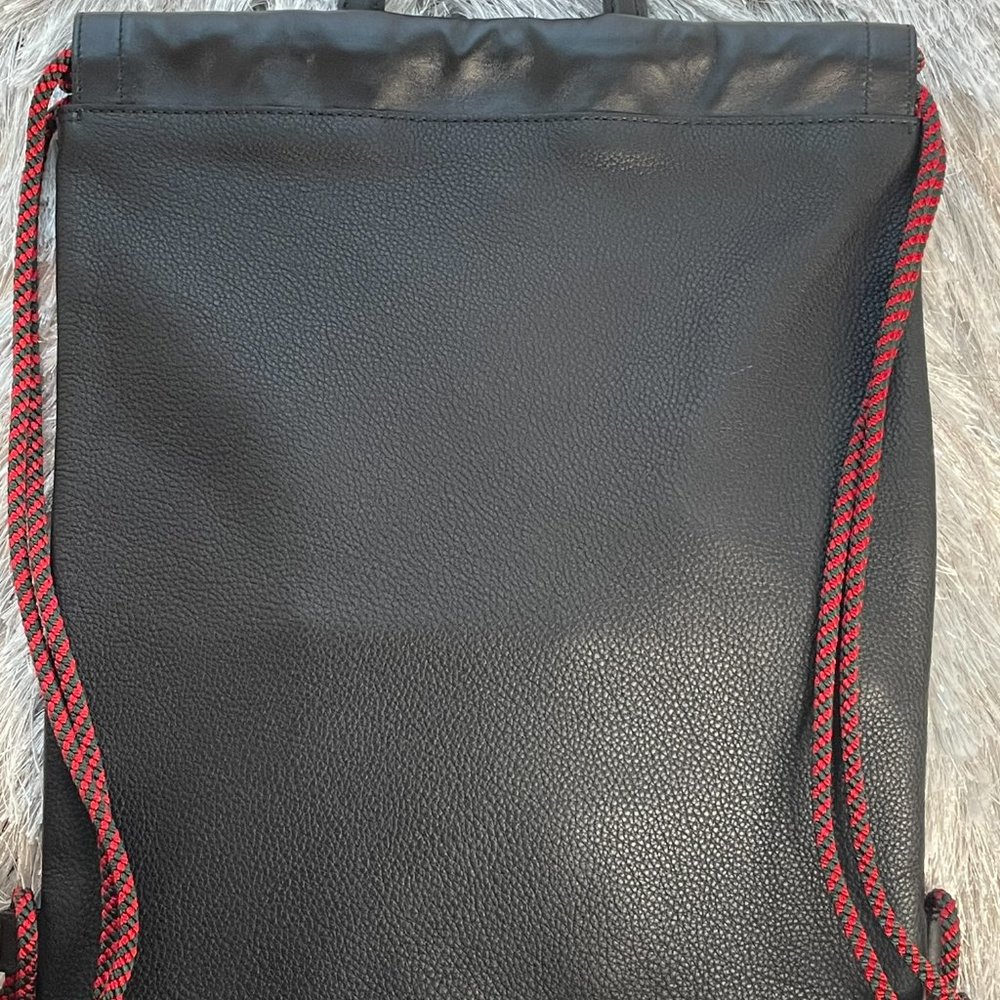 Gucci Logo-Printed Drawstring Backpack - Picture 4 of 6